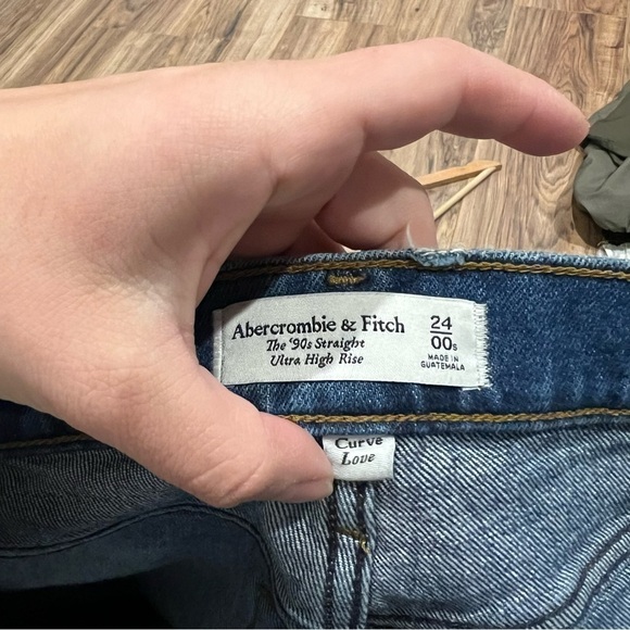 Abercrombie & Fitch Curve Love Ultra High Rise 90s Straight Jean - Picture 6 of 11